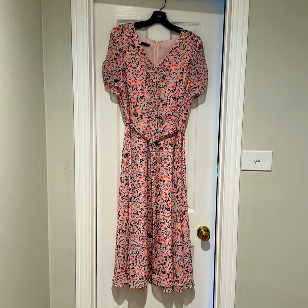 New never worn , short sleeve , light weight , v neck , light pink flowers